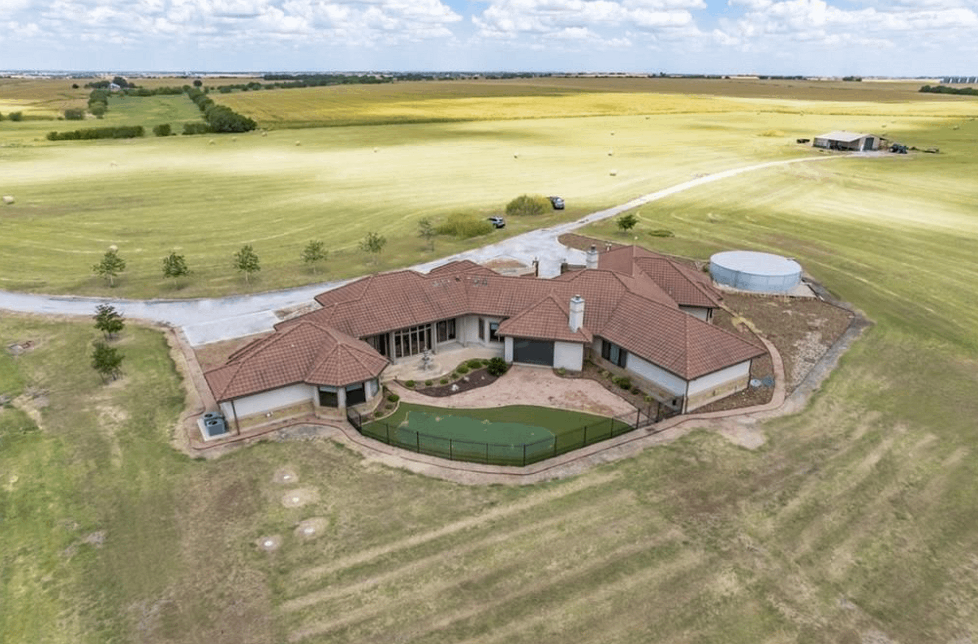 168 Acre Estate In Coupland, Texas (PHOTOS)