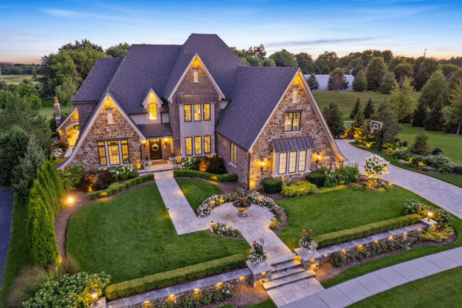 Brick & Stone Home In Saint Charles, Illinois (PHOTOS)