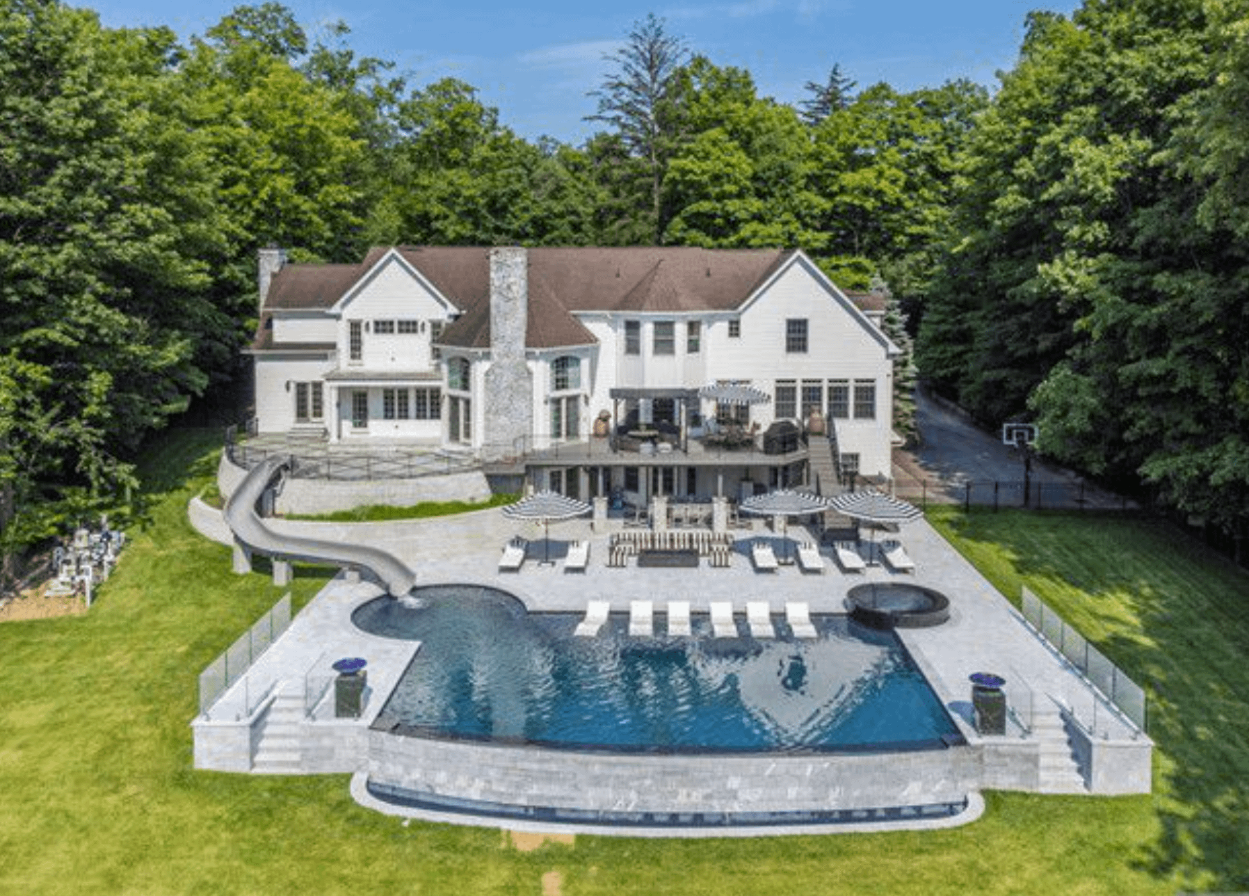 New Jersey Home With Huge Infinity Pool (PHOTOS)