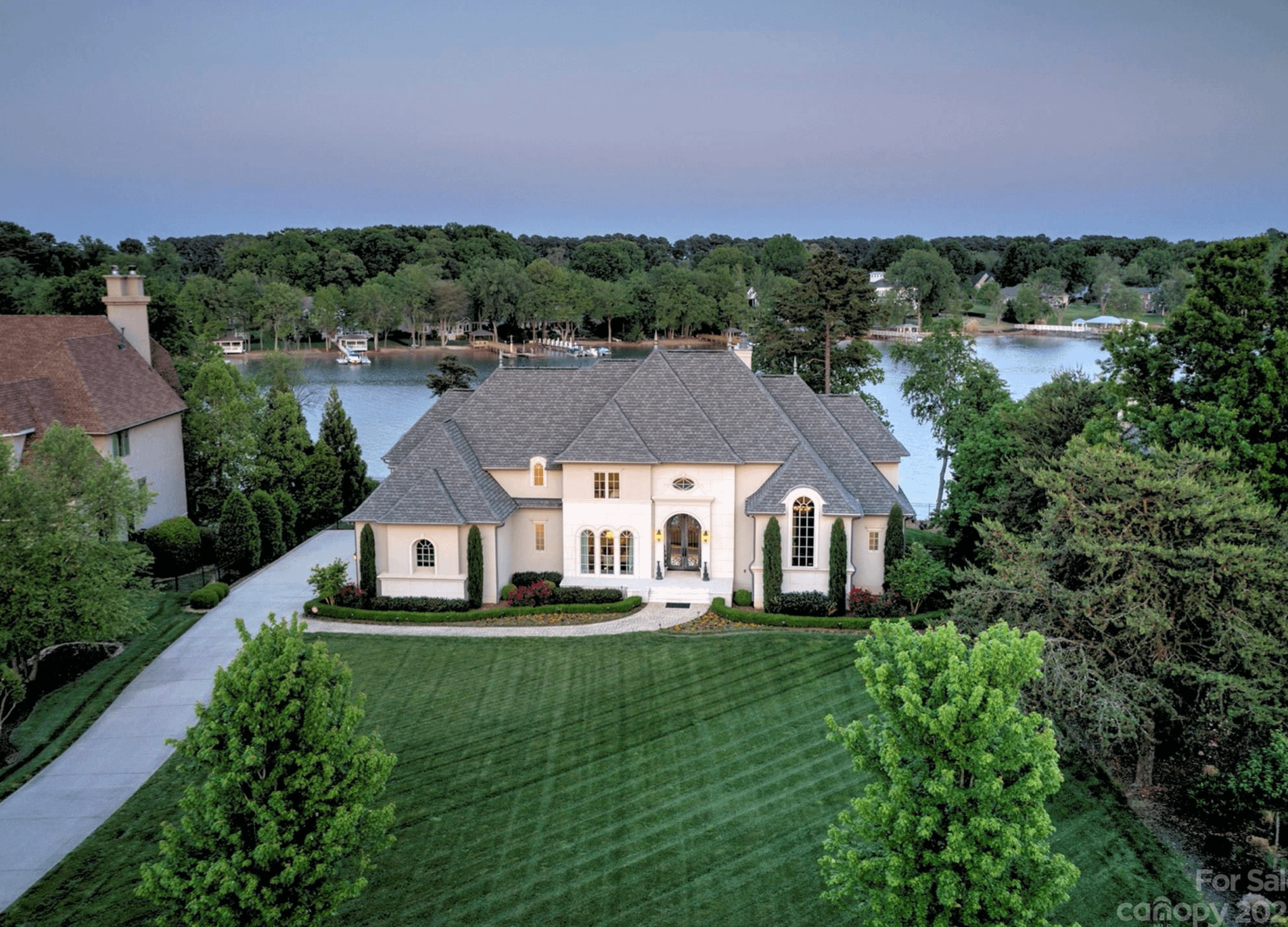 4 Million Lakefront Home In North Carolina PHOTOS   Screen Shot 2023 05 03 At 6.58.15 AM 