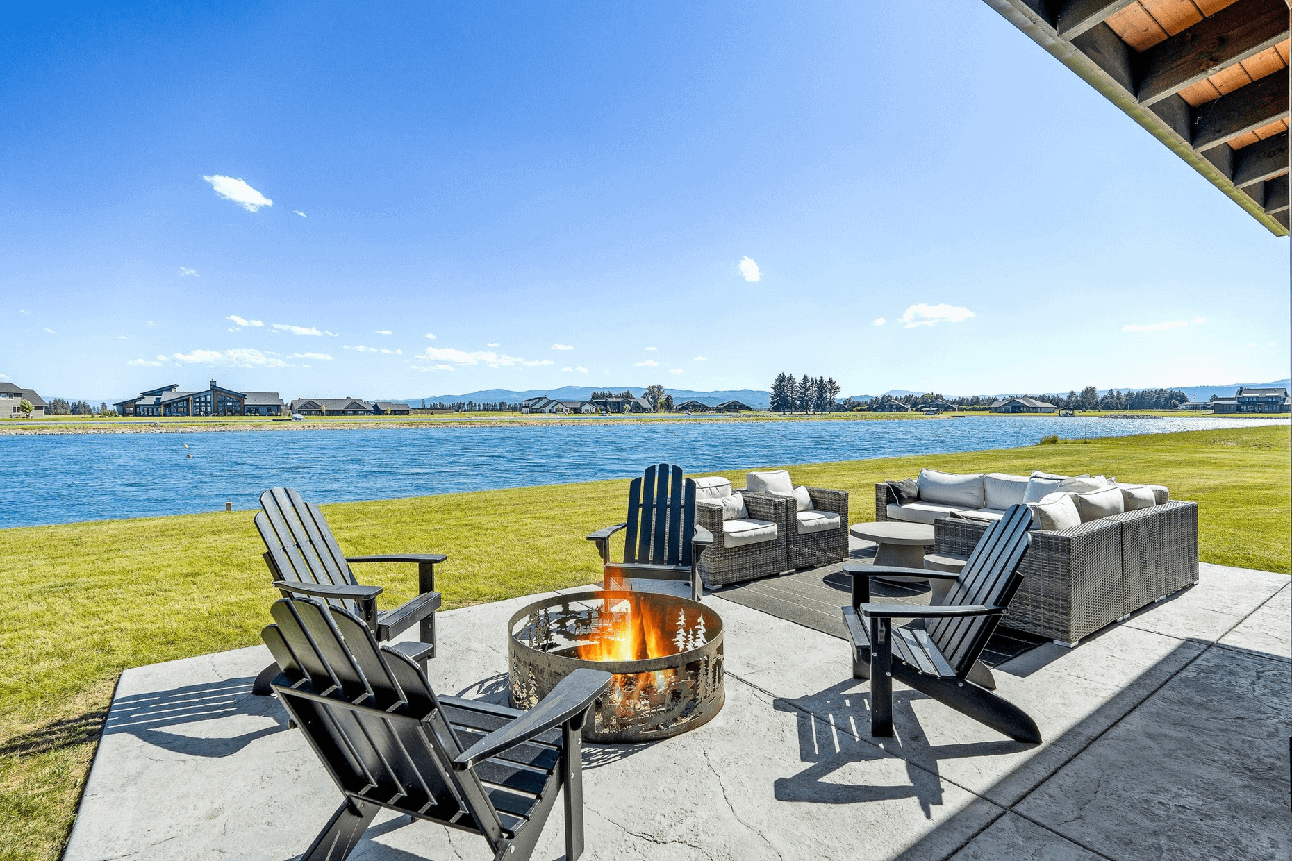 Luxury Waterfront Home In Kalispell, Montana (PHOTOS)