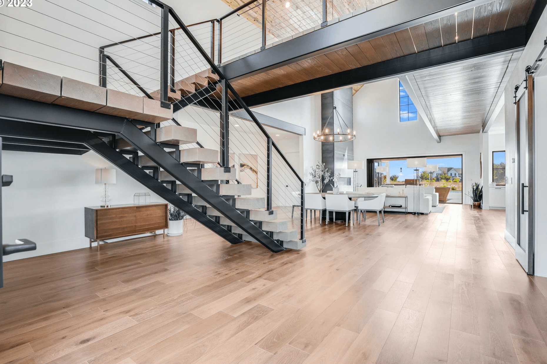 Modern Farmhouse On 10 Acres In Oregon (PHOTOS)