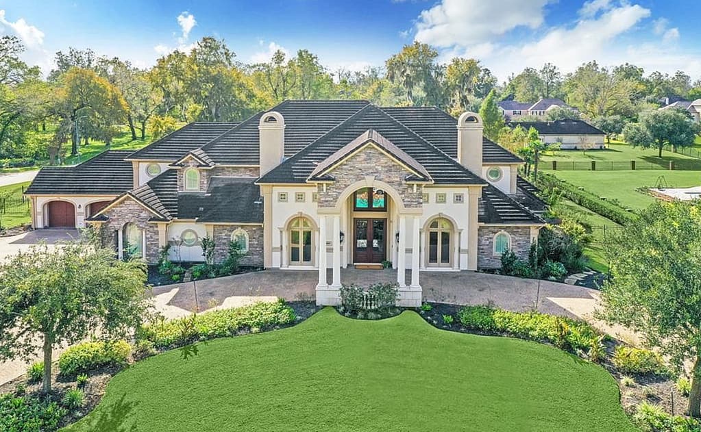 Texas Estate With Two Homes & 26-Car Garage (PHOTOS)