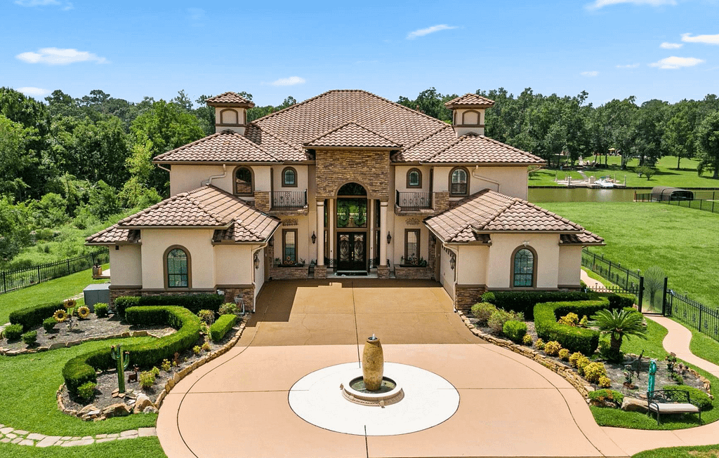 Mediterranean Style Waterfront Home In Montgomery, Texas