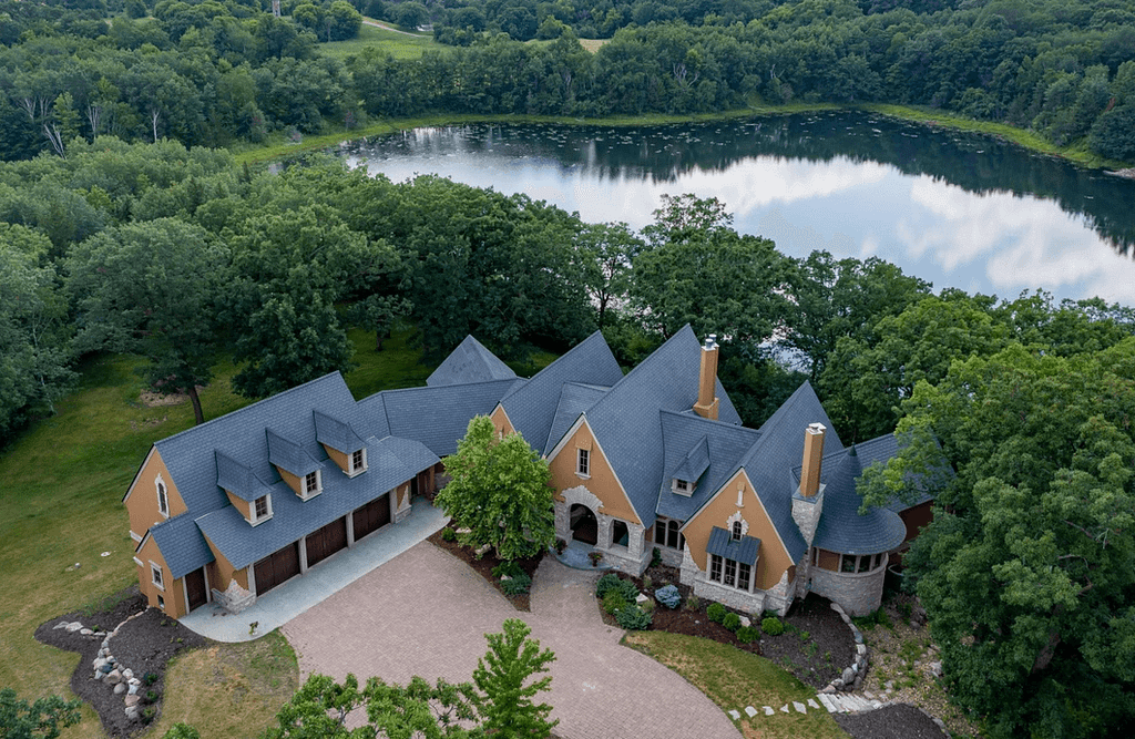 Minnesota Home on 40 Acres With Private Lake (PHOTOS)