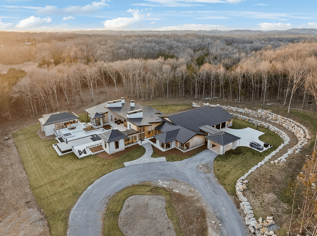 Contemporary Masterpiece On 100 Acres In Tennessee (PHOTOS)