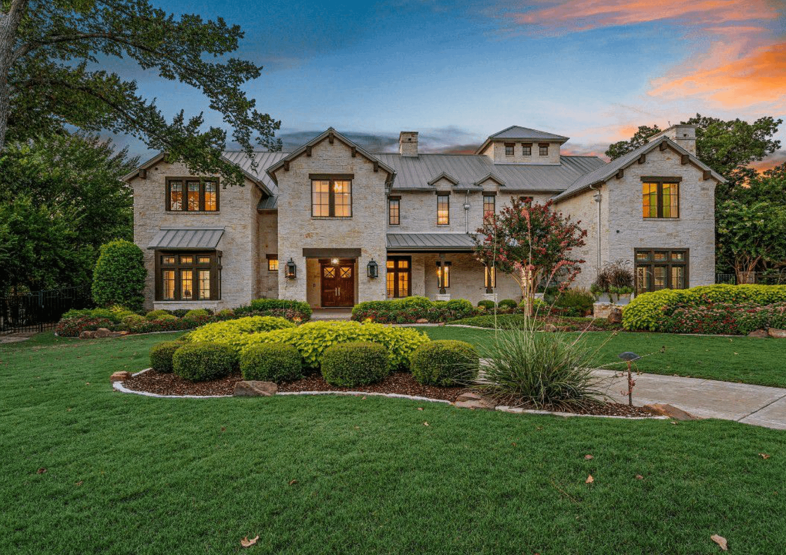 Stone Home In Westlake, Texas With Infinity Pool (PHOTOS)