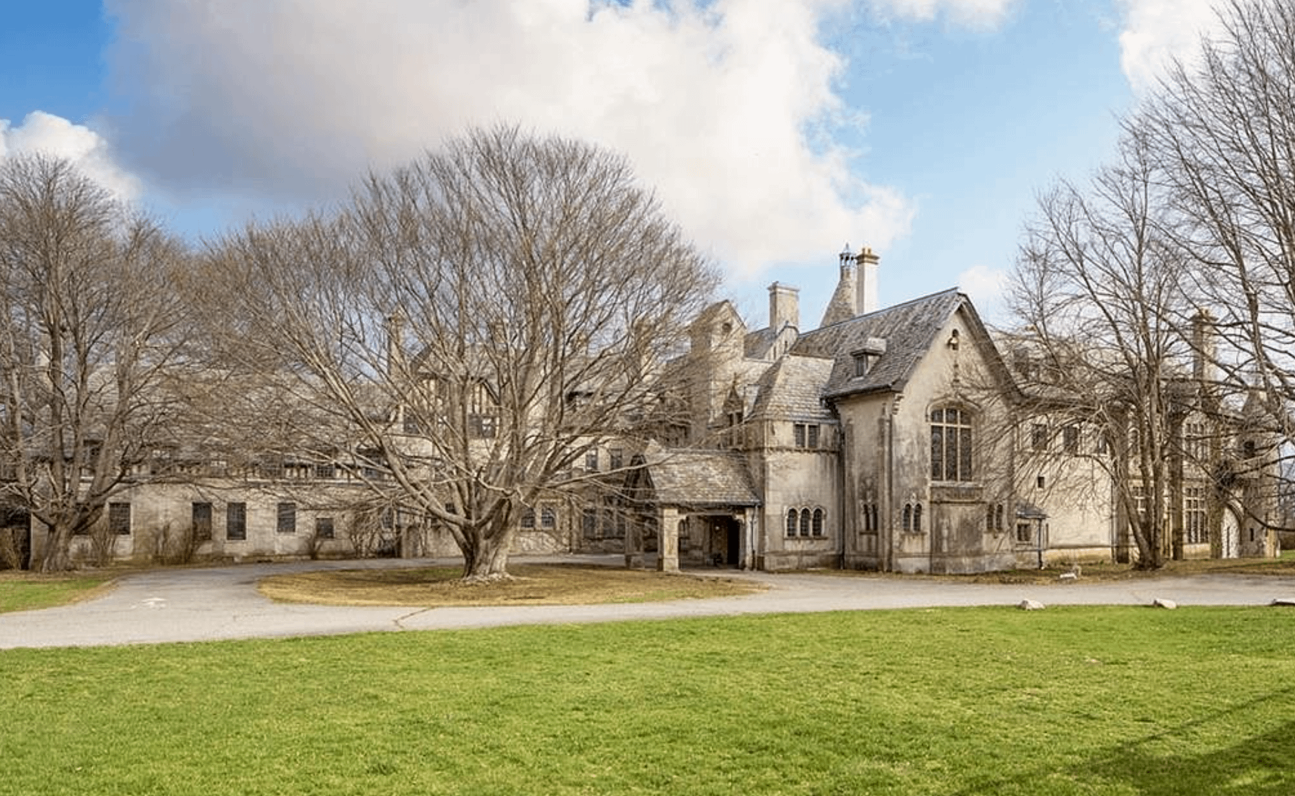 Historic Mansion In Newport, Rhode Island (PHOTOS) - Homes