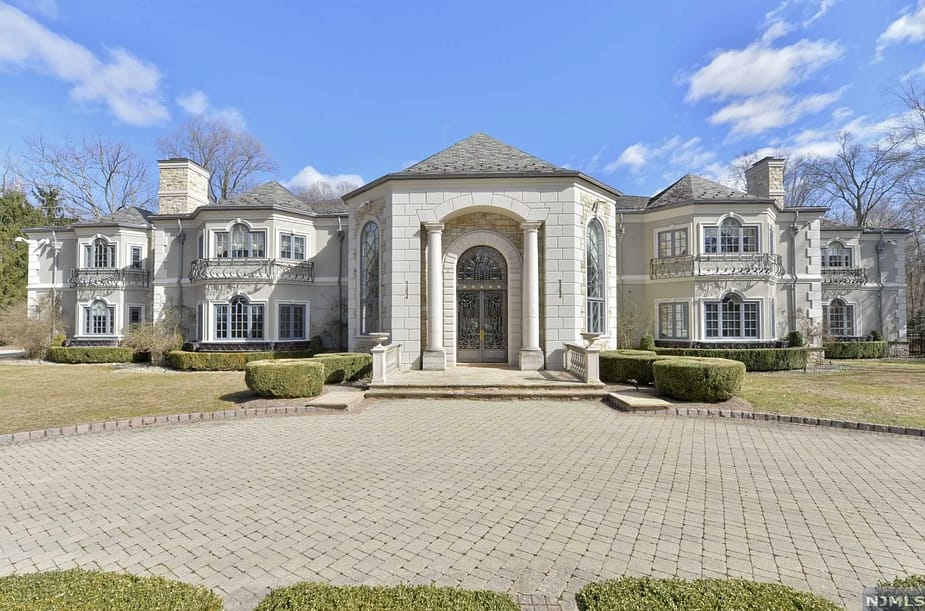 The real-estate listing for this New Jersey mansion is hiding a hilarious  NBA plot twist, This is the Loop