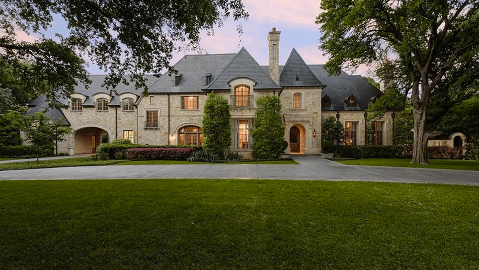 オールドマンズテーラー　MANOR HOUSE 10,000 Square Foot English Manor Style Mansion In Dallas, TX