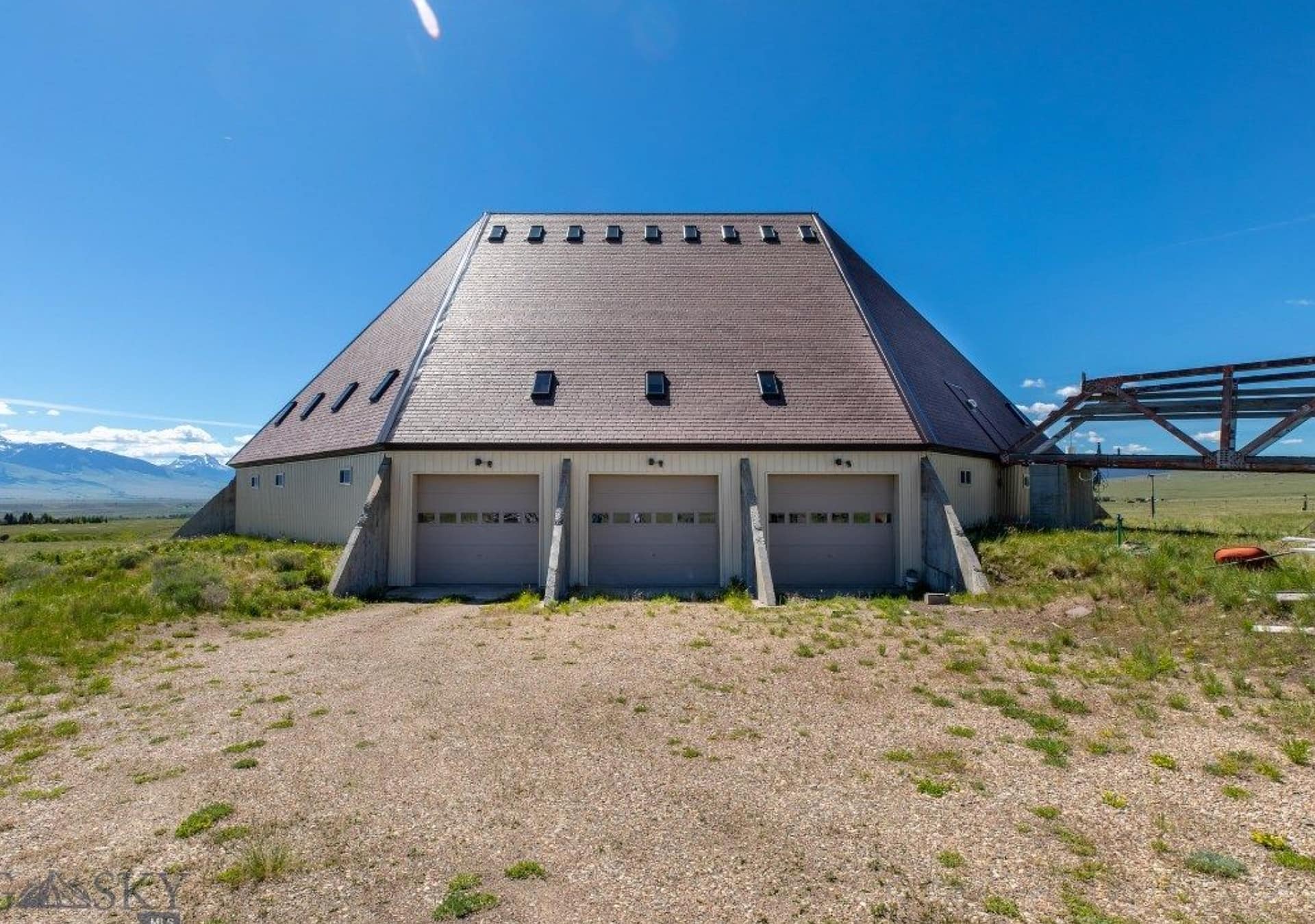 Unique 28Acre Estate For Sale In Ennis, Montana (PHOTOS)