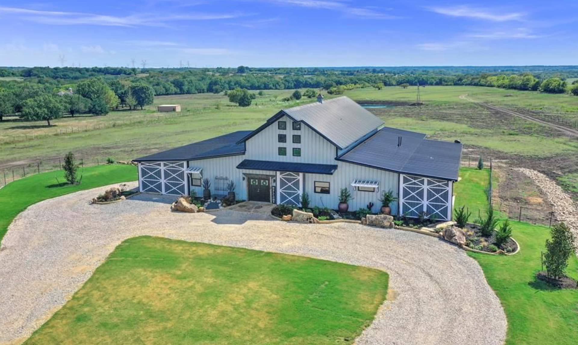 Luxury Barndominium On 53 Acres In Celina, Texas (PHOTOS)