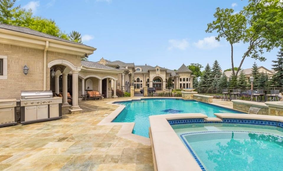 $9.75 Million Lakefront Mansion In Orchard Lake, MI - Homes of the Rich