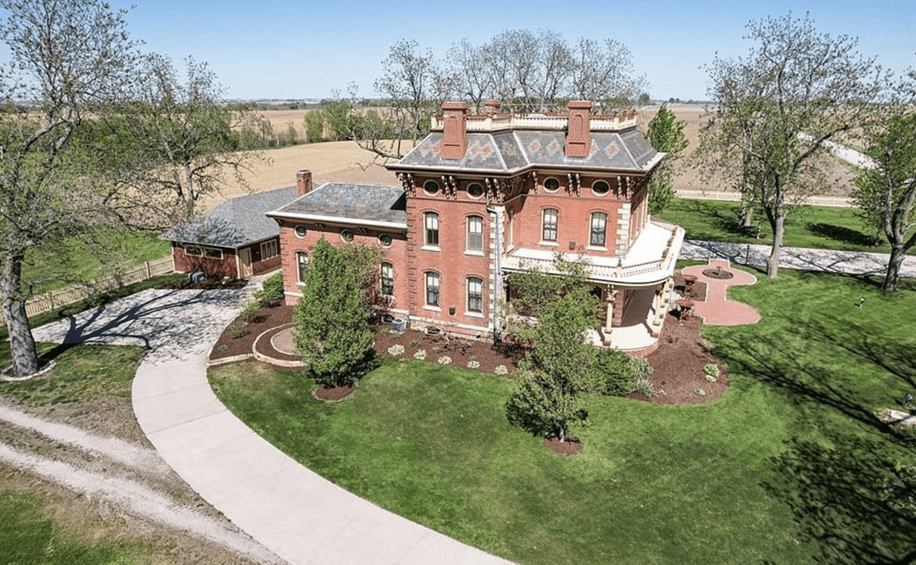 Historic 3Story Brick Home In Pella, Iowa For 850,000 (PHOTOS