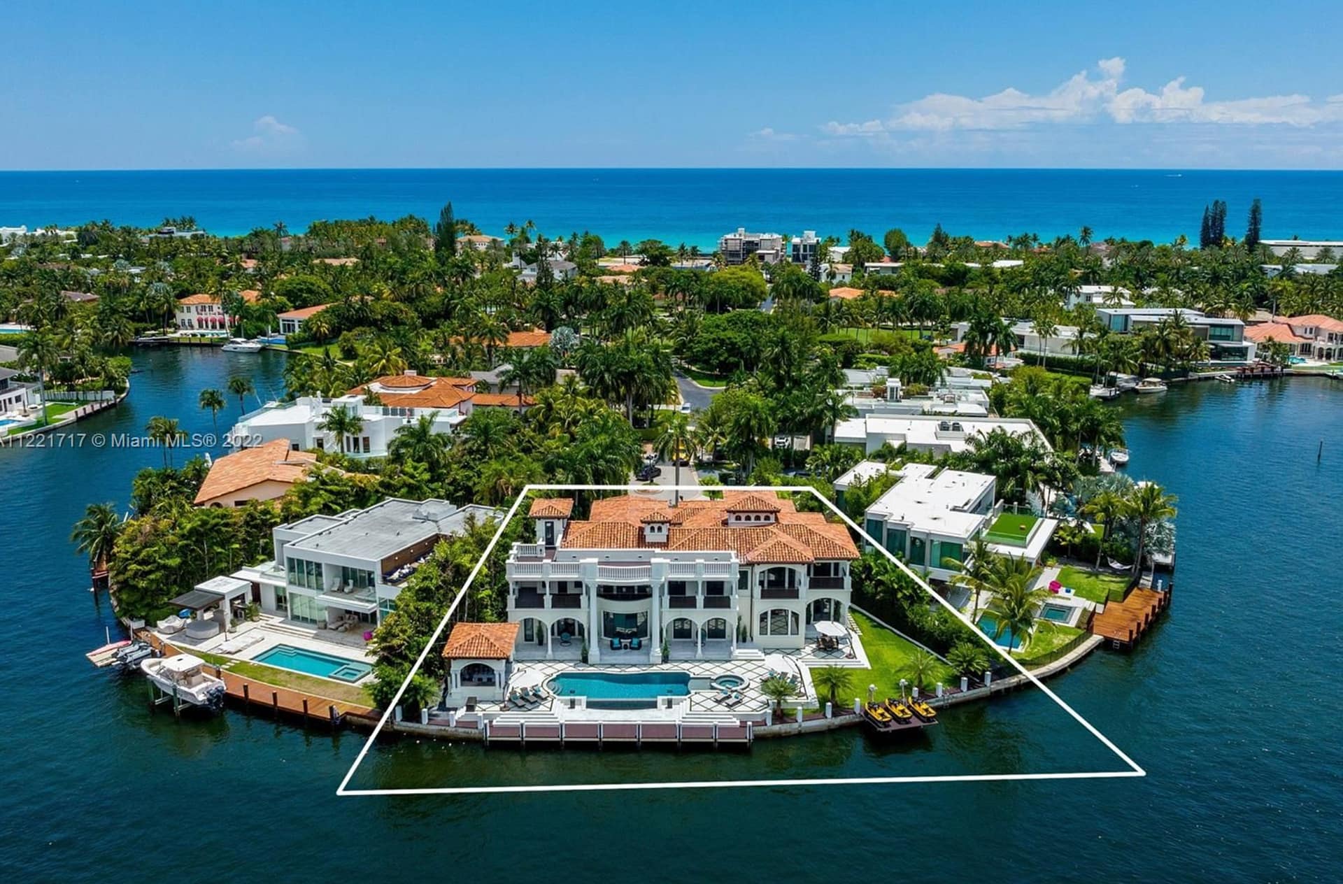 35 Million Waterfront Home In Golden Beach, Florida (PHOTOS)