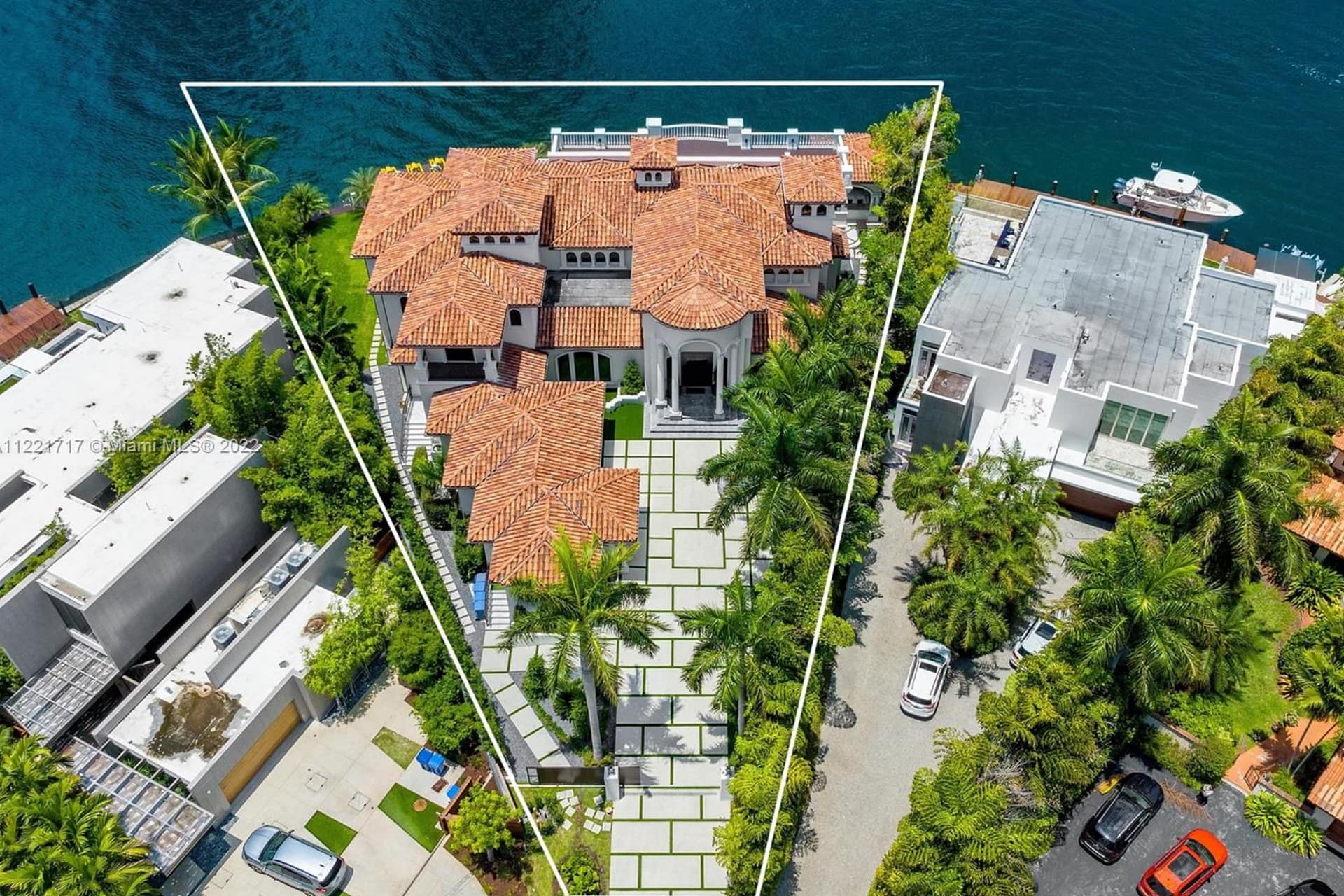 35 Million Waterfront Home In Golden Beach, Florida (PHOTOS)
