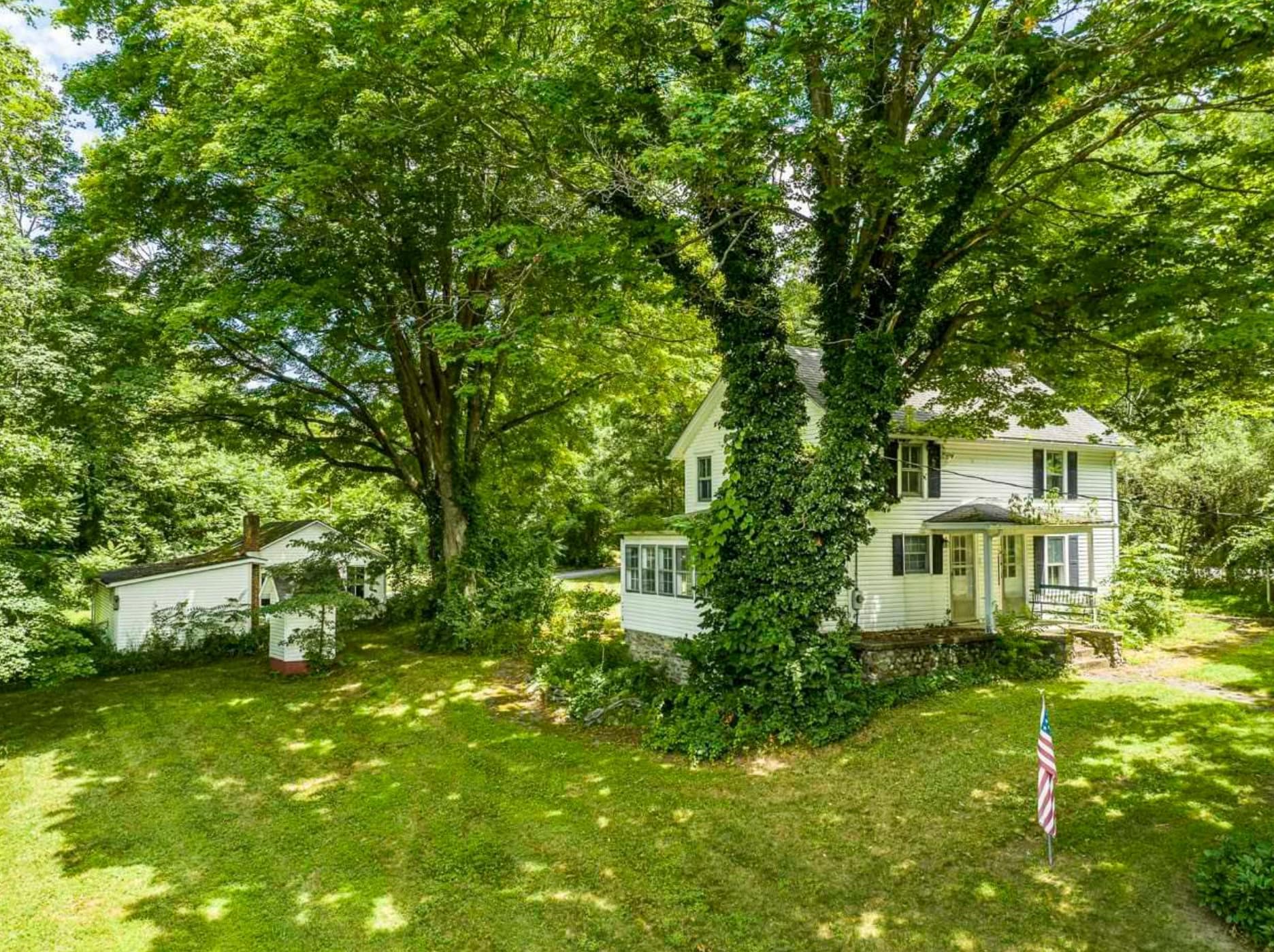 Log & Stone Home On 75 Acres In The Hudson Valley (PHOTOS)