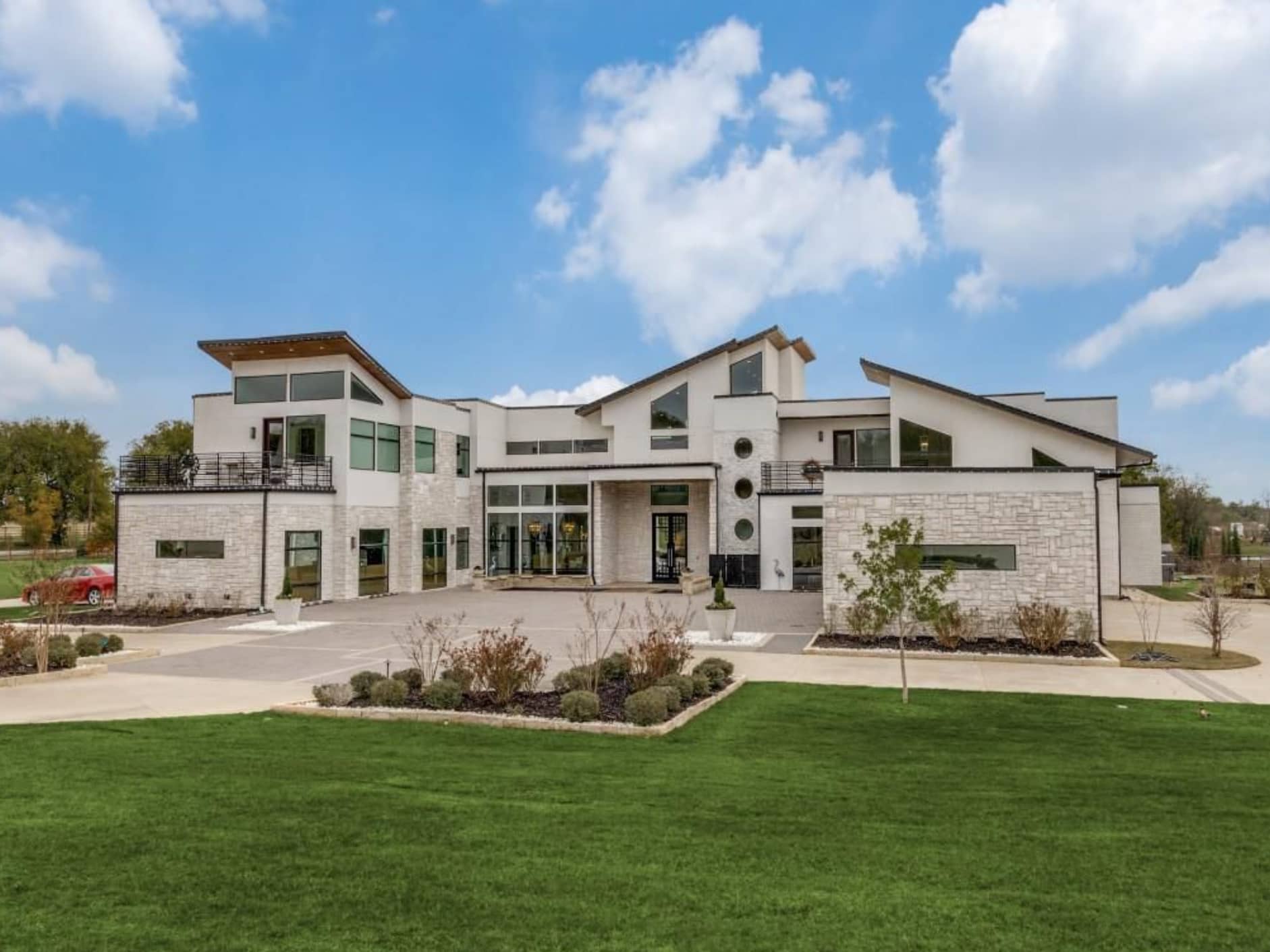 Contemporary Home On 6 Acres In Parker, Texas (PHOTOS)