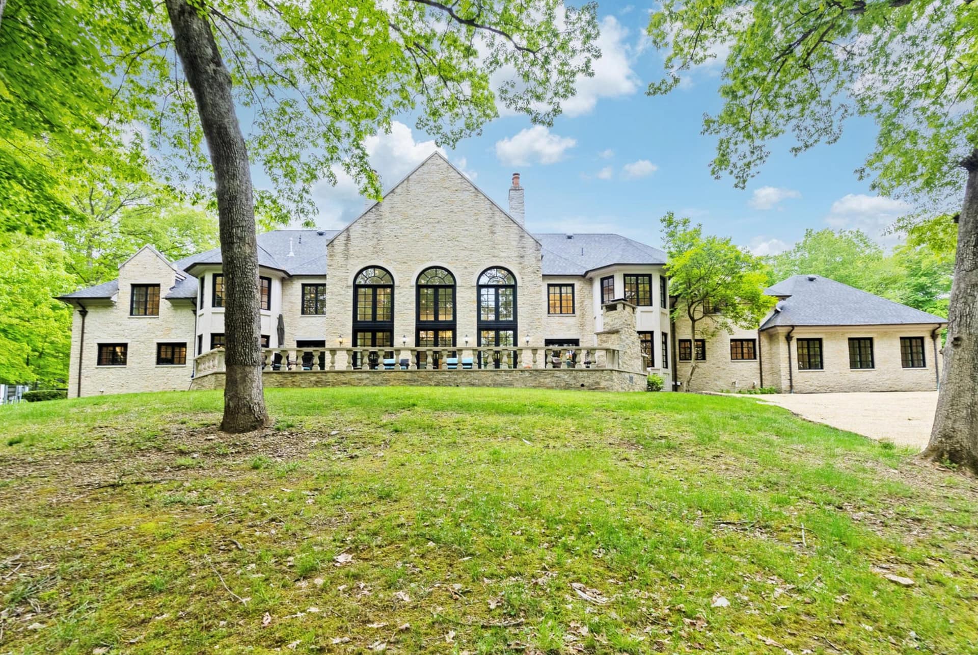 Spectacular Waterfront Home On 19 Acres In Ohio PHOTOS   Screen Shot 2023 05 18 At 12.01.35 PM 