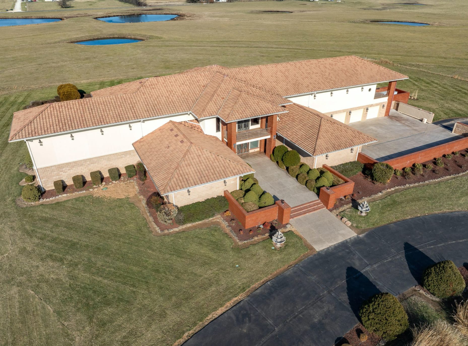 95 Acre Missouri Estate With 8 Ponds (PHOTOS)