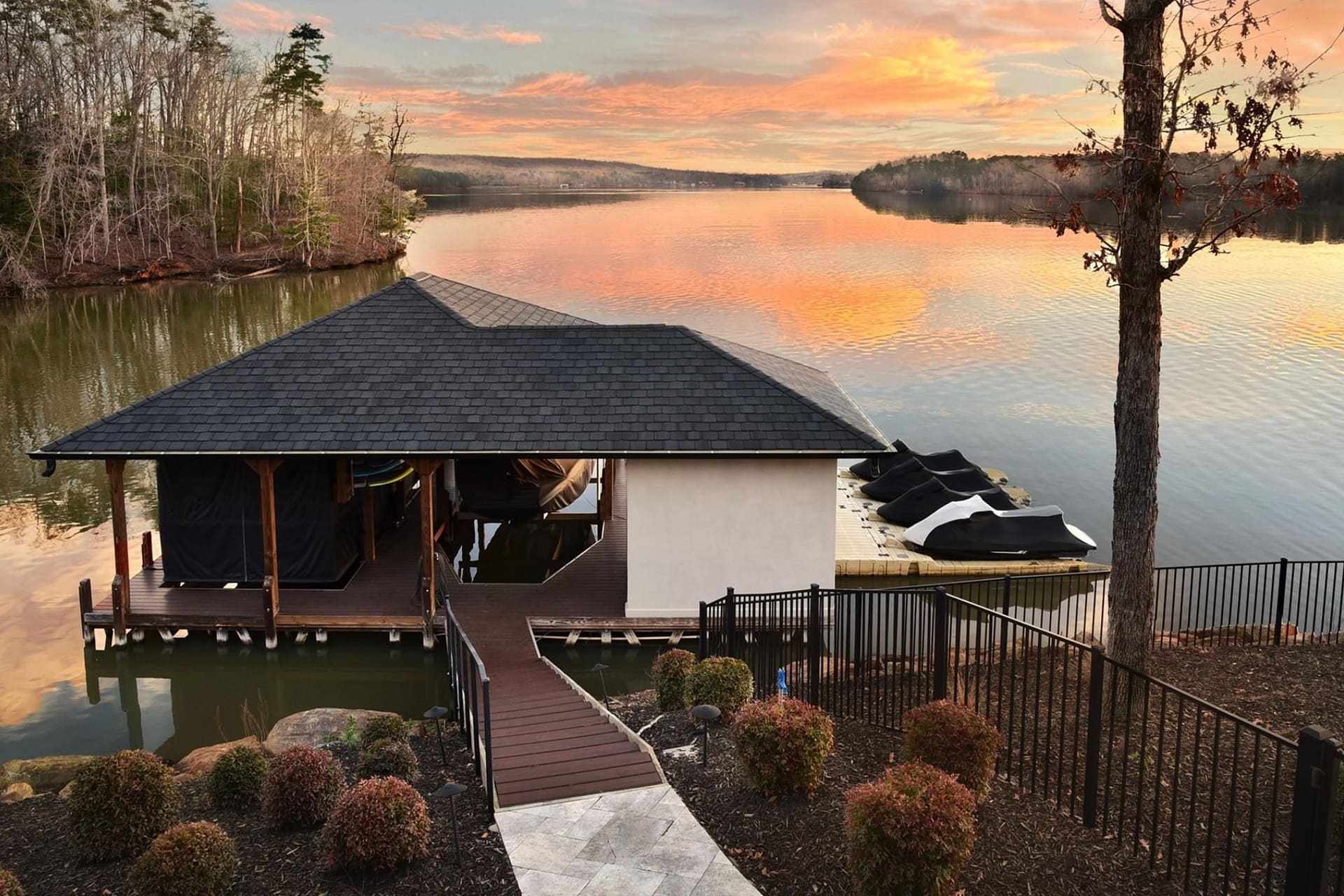 $5 Million Lakefront Home In North Carolina (PHOTOS)