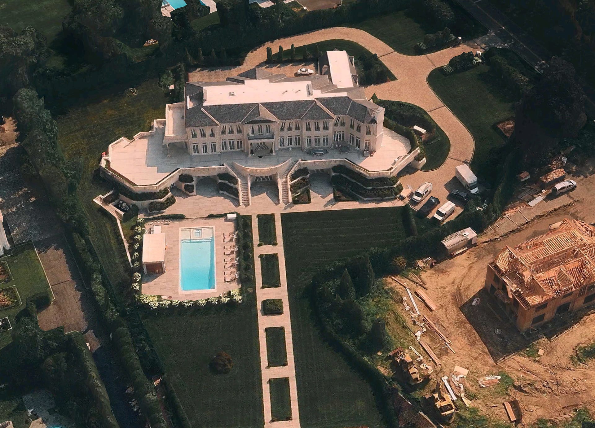 A Look At Some Long Island Luxury Homes