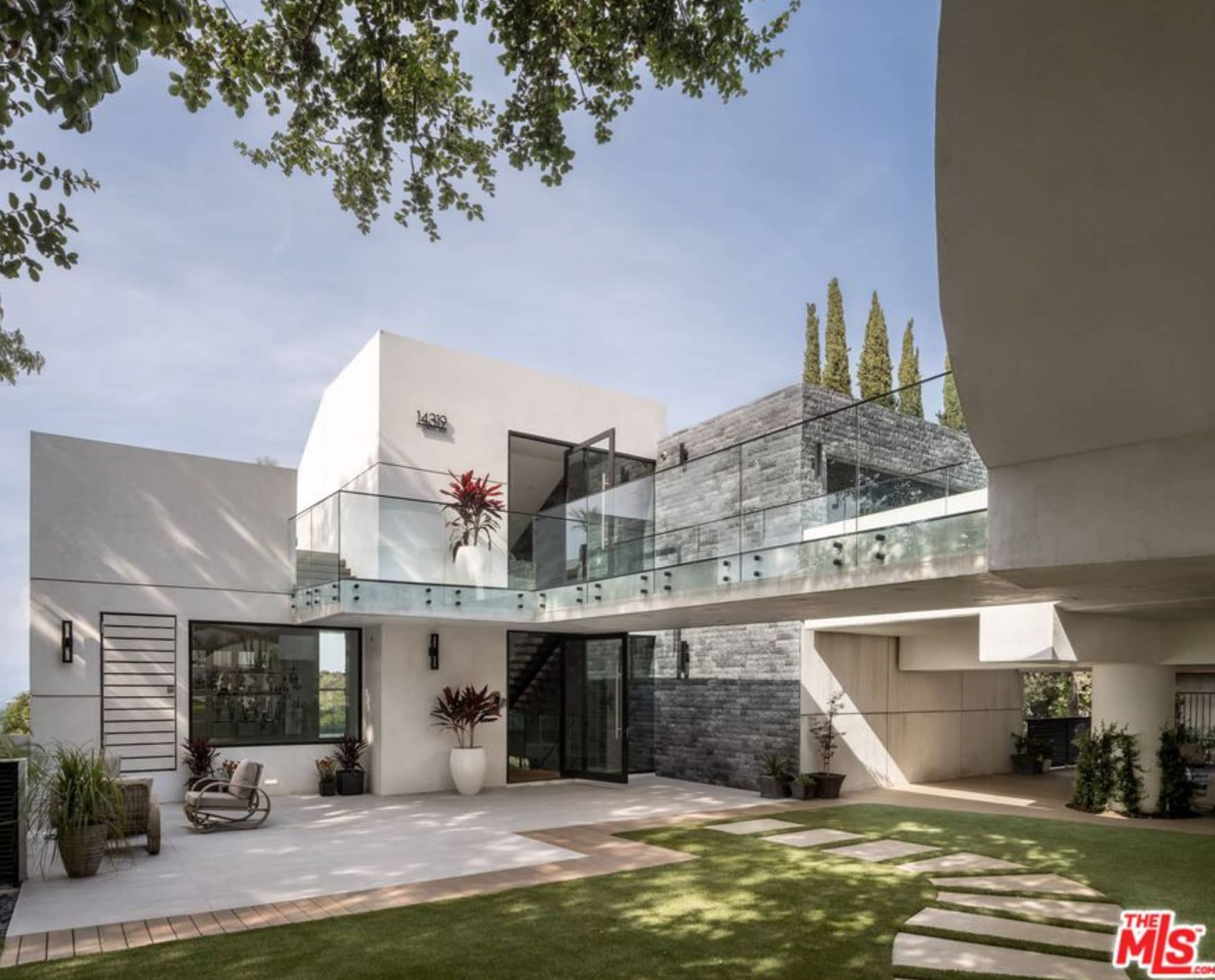 $8 Million Modern New Build In Los Angeles (PHOTOS)