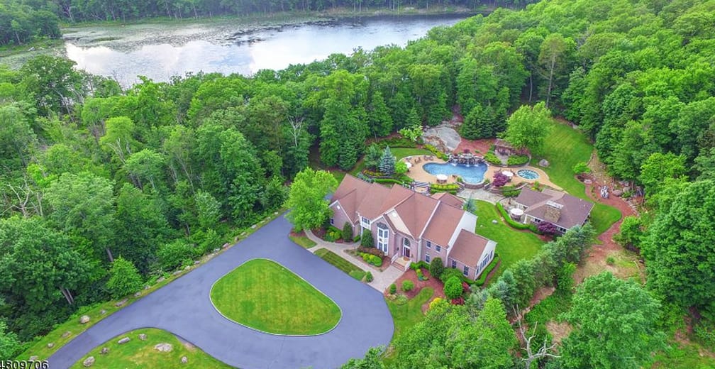 Lakefront Home In Kinnelon, New Jersey Homes of the Rich
