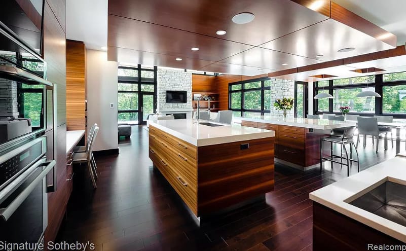 $5.95 Million Contemporary Lakefront Home In Orchard Lake, Michigan ...