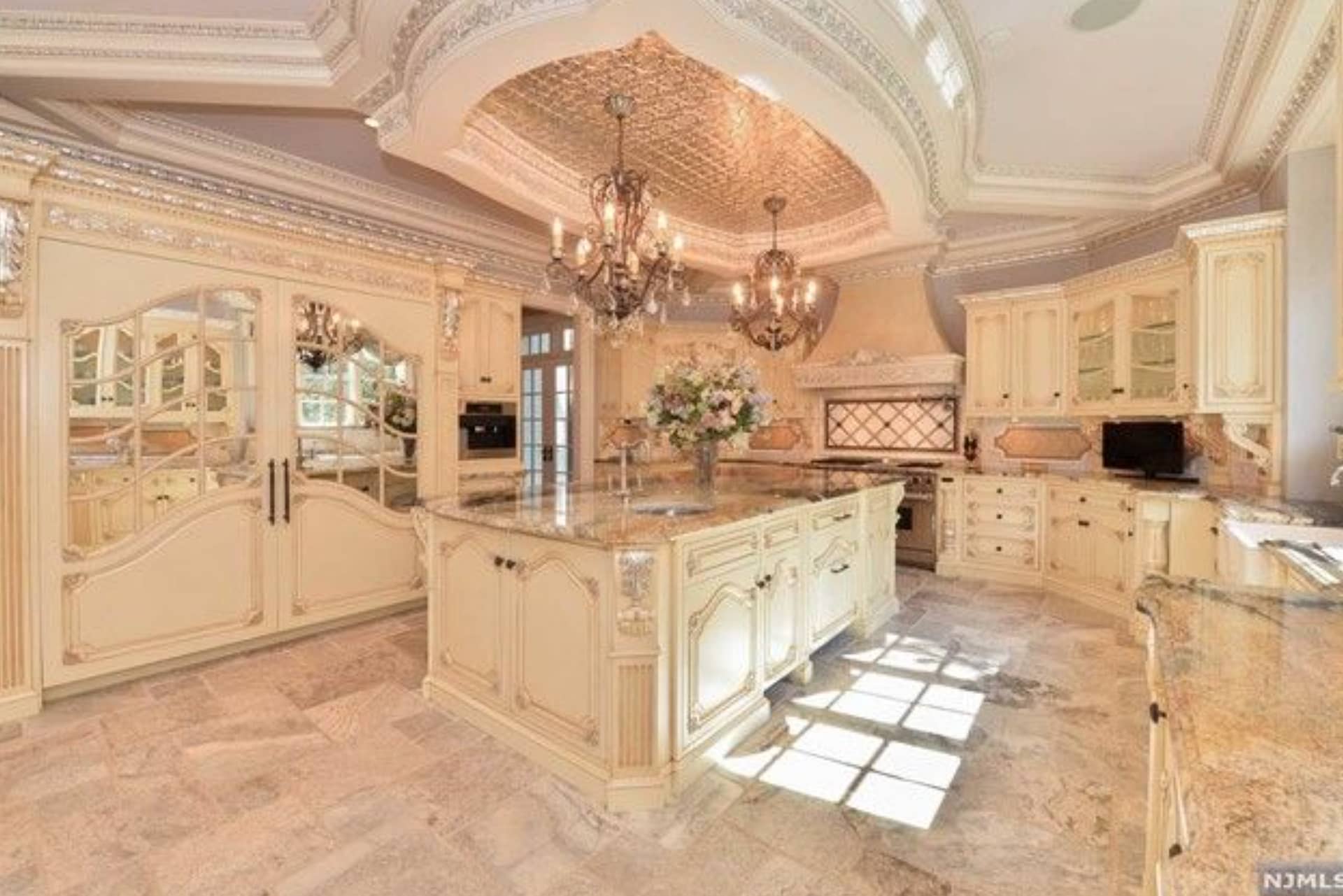 Lavish Home In Saddle River, New Jersey (PHOTOS)