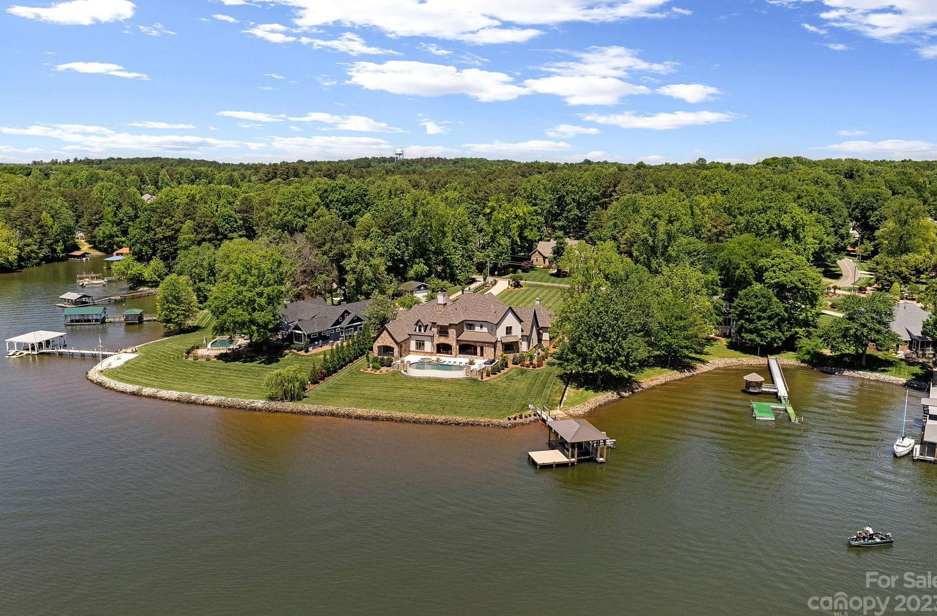 $5 Million Lakefront Home In North Carolina (photos)