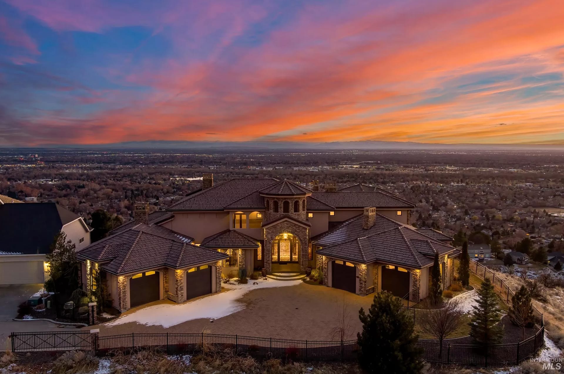 12,000 Square Foot Hilltop Home In Boise, Idaho (PHOTOS)