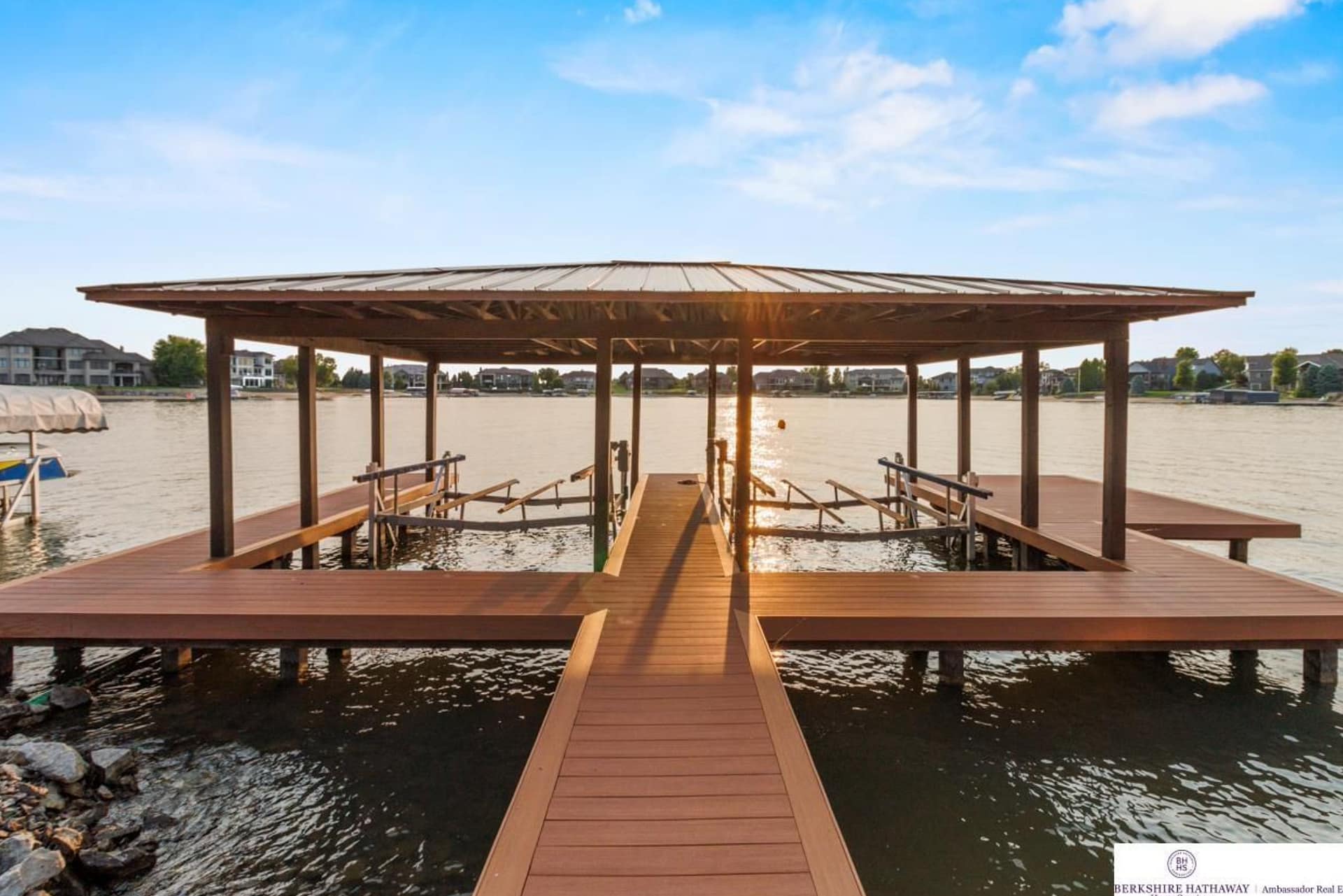 Waterfront Home In Nebraska With Indoor Pool (PHOTOS)