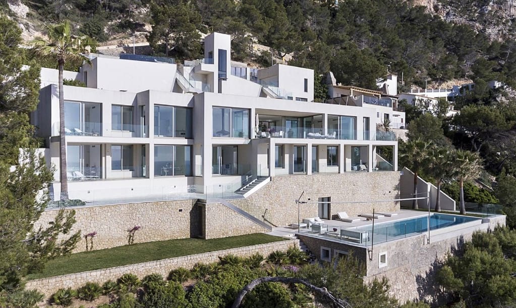 Modern Seafront Villa In Mallorca, Spain - Homes of the Rich