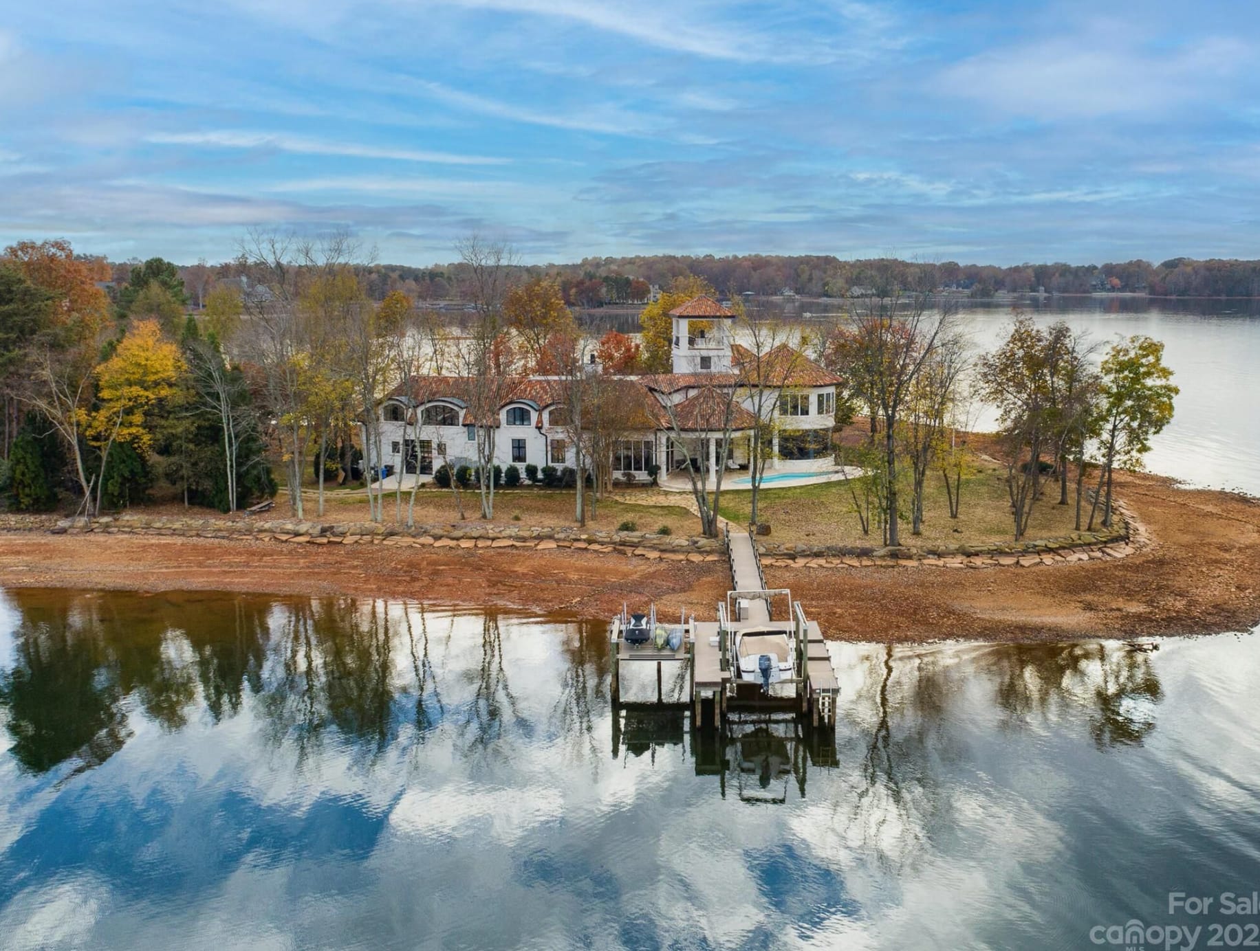 Lakefront Home On A Private Peninsula (PHOTOS)