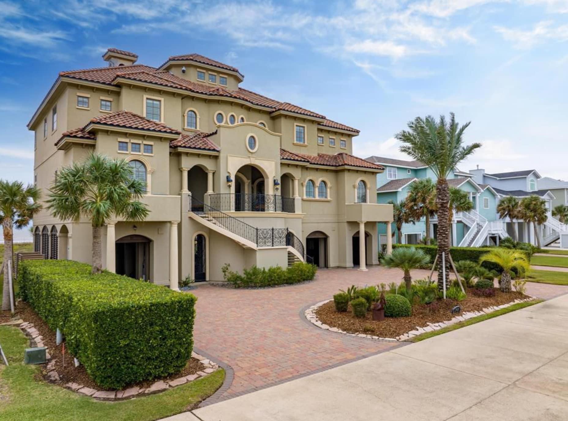 Fully Furnished Oceanfront Home In Texas (PHOTOS)
