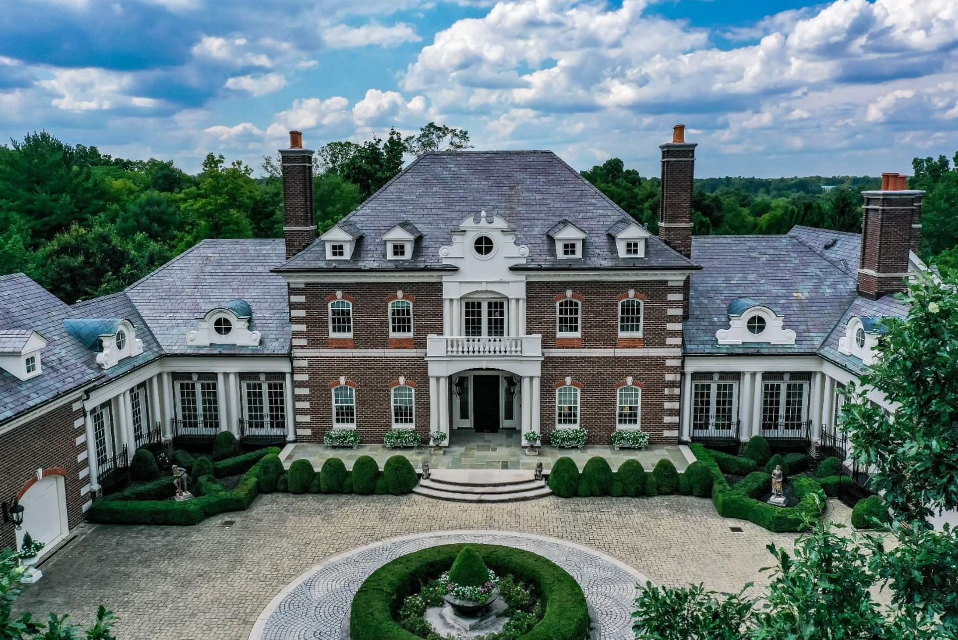 Grand 17 Acre Estate In Ohio (PHOTOS)