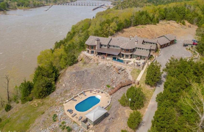2.5 Million Riverfront Home In Conway, Arkansas Homes of the Rich