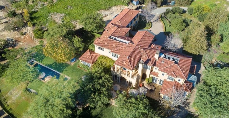 16 Acre Tuscan Inspired Estate In Topanga, California - Homes Of The Rich