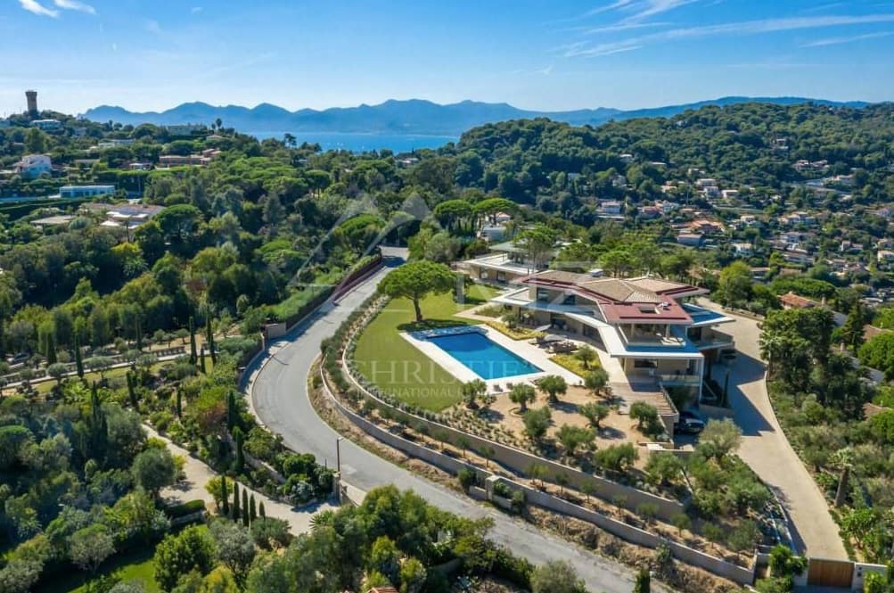 16,000 Square Foot Modern Villa In Cannes, France - Homes of the Rich