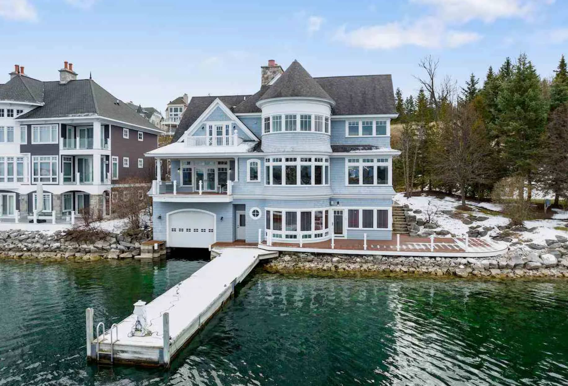 Waterfront Home In Bay Harbor, Michigan (PHOTOS)