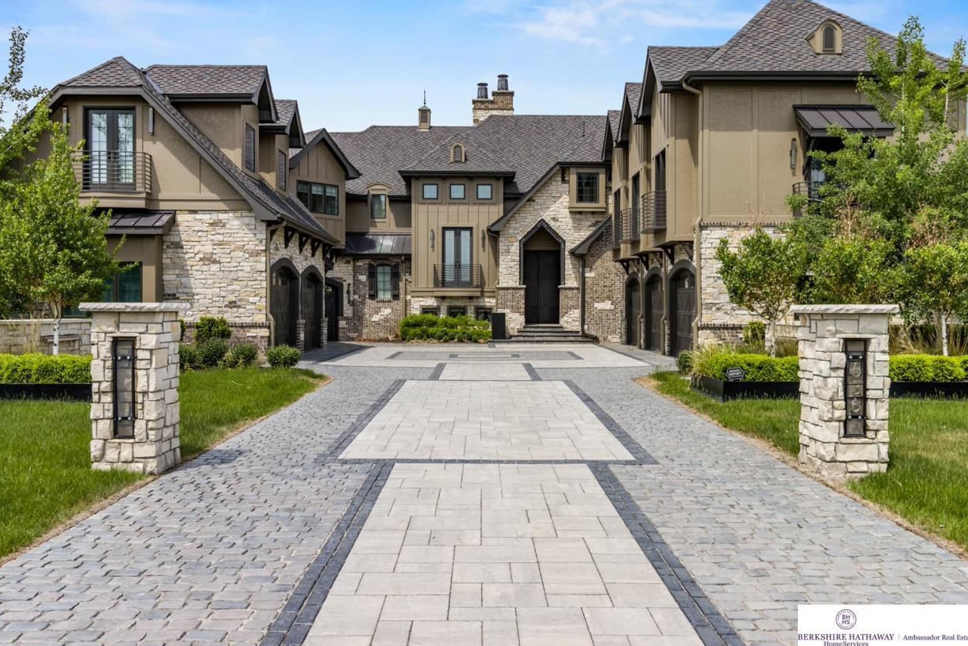 Waterfront Home In Nebraska With Indoor Pool (PHOTOS)