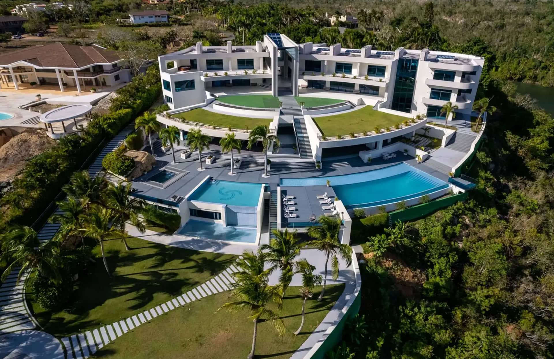 largest mansion in the world