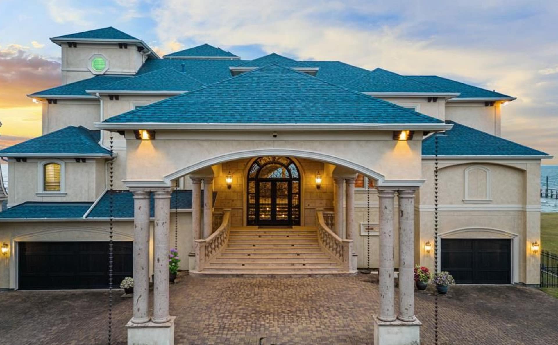 Luxury Waterfront Home In Seabrook, Texas (PHOTOS)