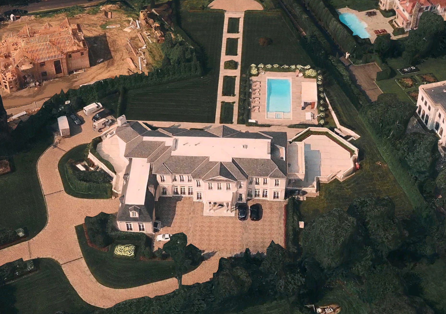 A Look At Some Long Island Luxury Homes