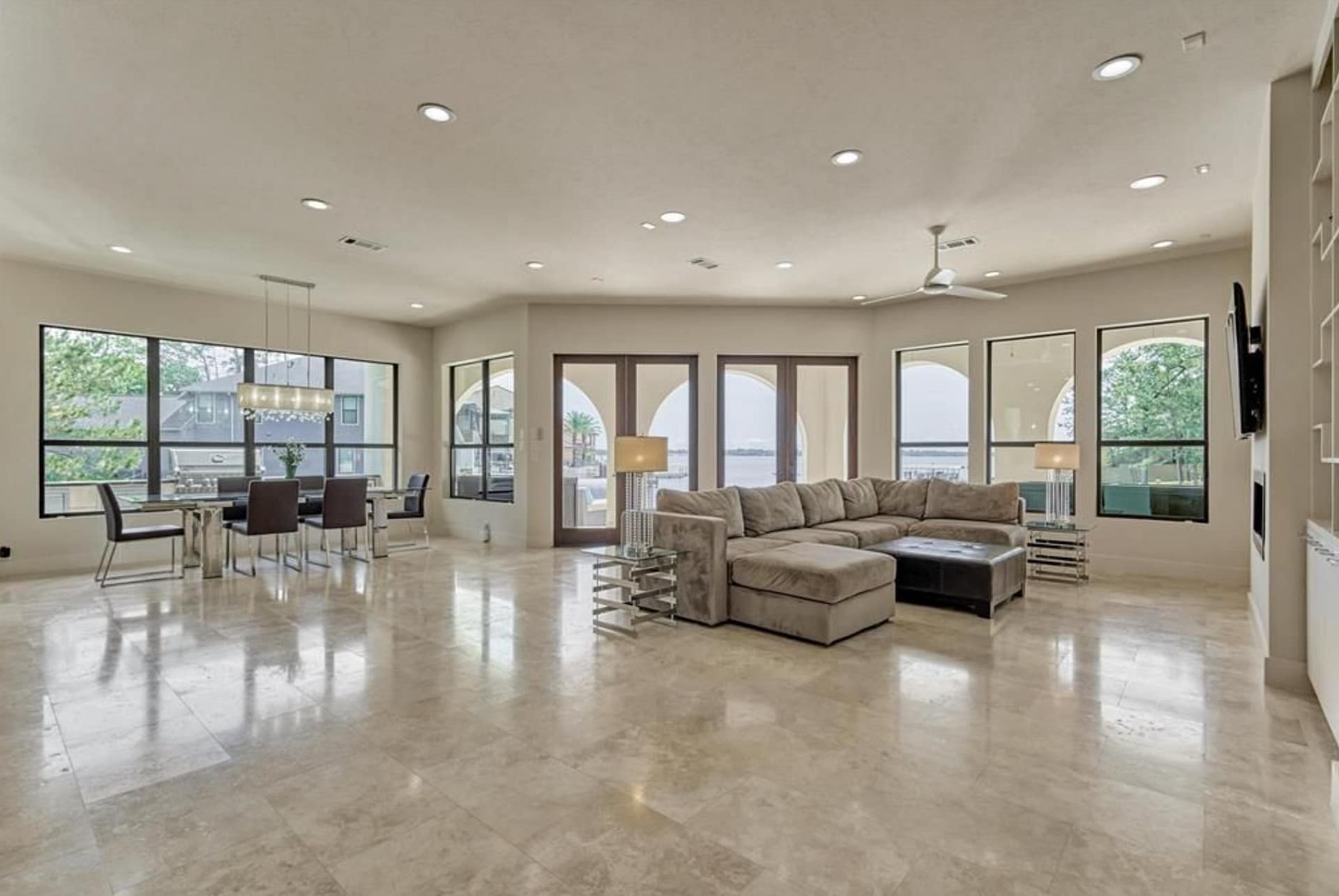 3.25 Million Waterfront Home In Montgomery, Texas (PHOTOS)