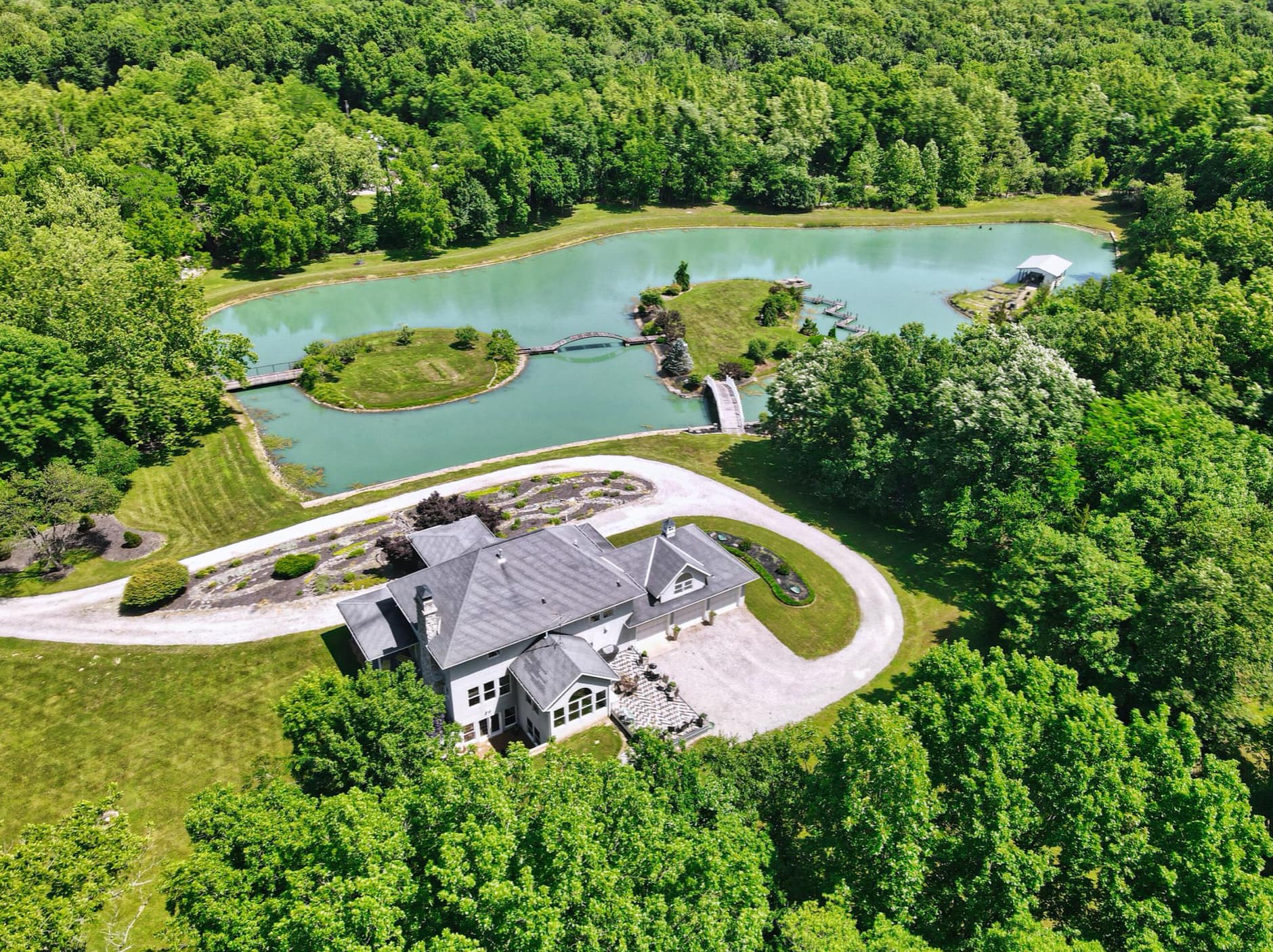 25 Acre Missouri Estate With Private Stocked Lake PHOTOS   Screen Shot 2022 06 23 At 1.36.31 PM 