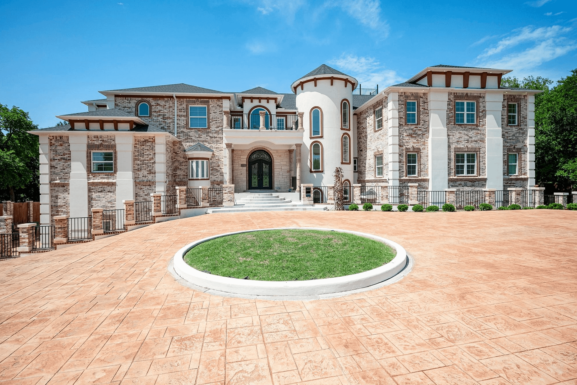 Texas Home With 13 Bedrooms & 17 Bathrooms (PHOTOS)