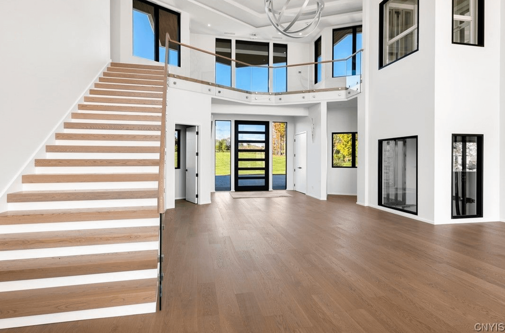 Lakefront New Build In New York With 14 Bathrooms (PHOTOS)