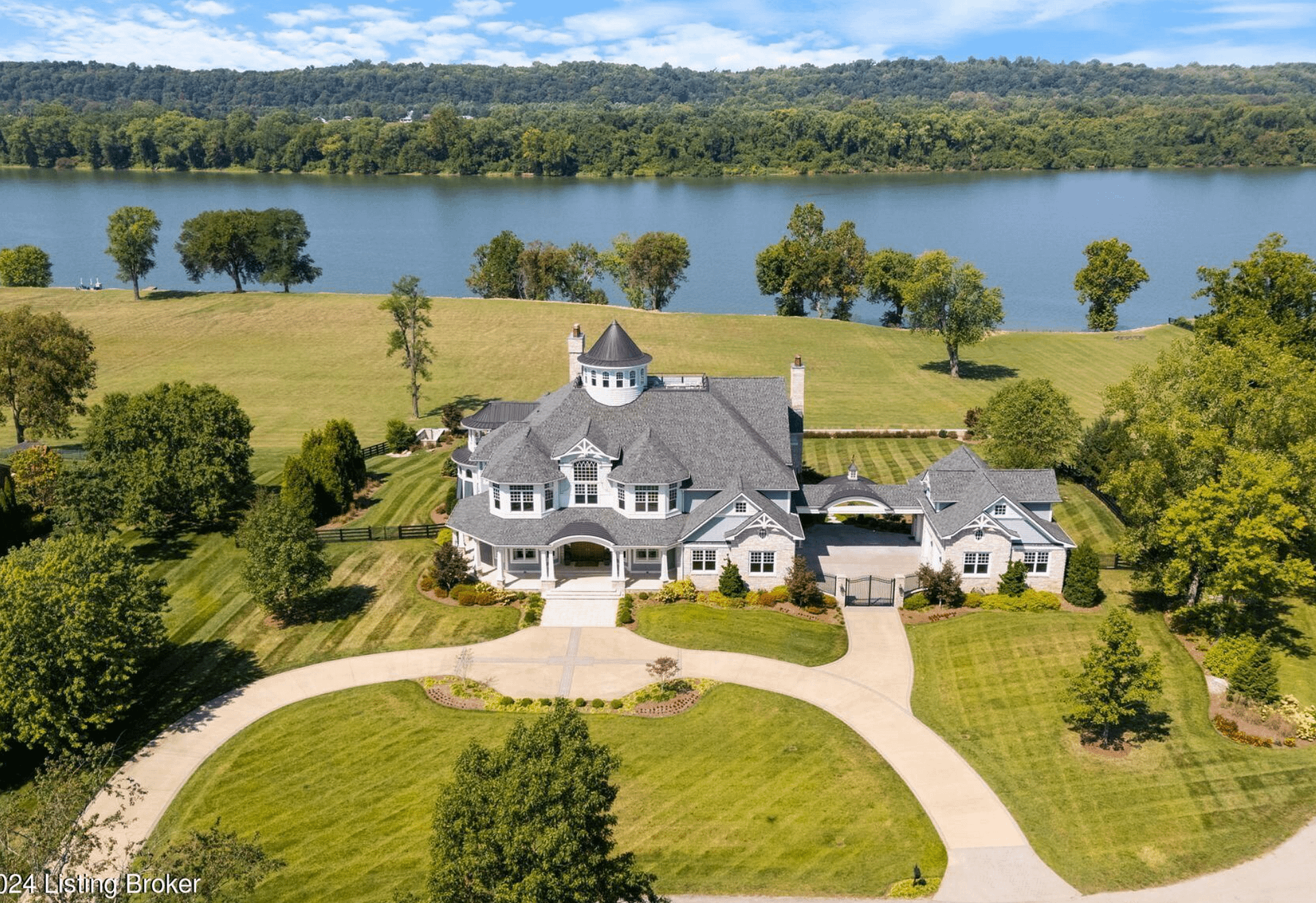 Stunning Riverfront Home In Prospect, Kentucky (PHOTOS)